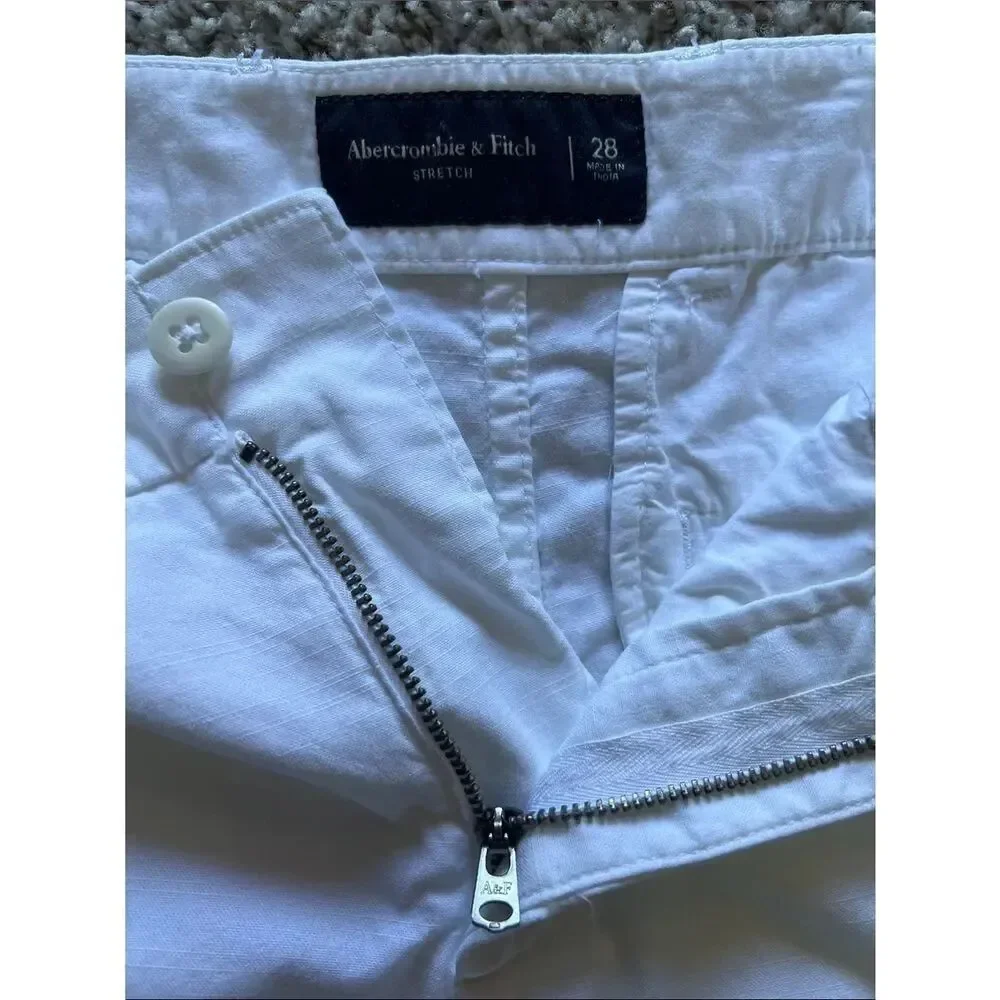 ECU Abercrombie & Fitch White Casual Cotton Blend Stretch Shorts in Size 28